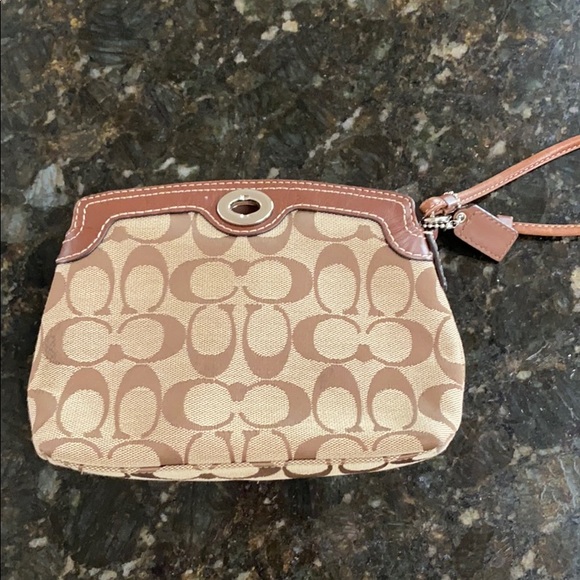 Coach Handbags - Coach wristlet with toggle closure